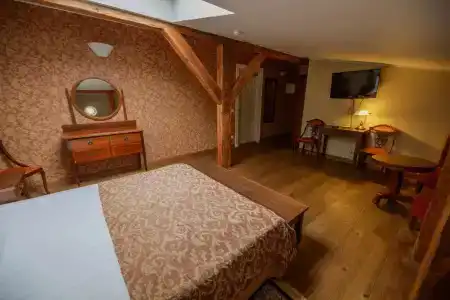 Saka Manor - 1
