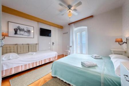 Mira Sea Front Guesthouse - 42