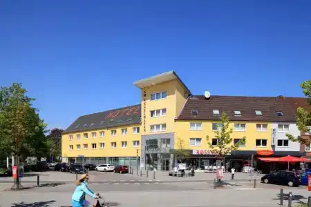 Am Segelhafen - 15
