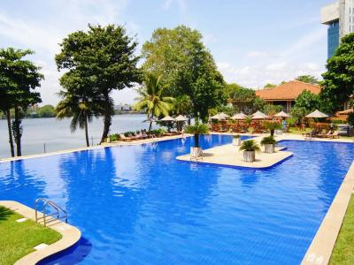 Cinnamon Lakeside - 13