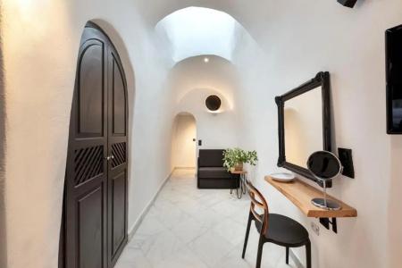 Pearl of Caldera Oia - Boutique by Pearl Collection - 54