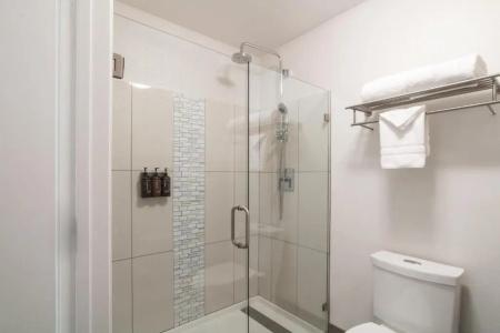 Oxford Suites Portland - Jantzen Beach - 42