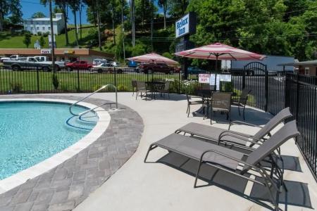 Relax Inn - - 12