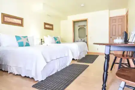 Sea Treasures Inn - 4