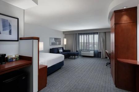 Courtyard by Marriott at Old Town - 64