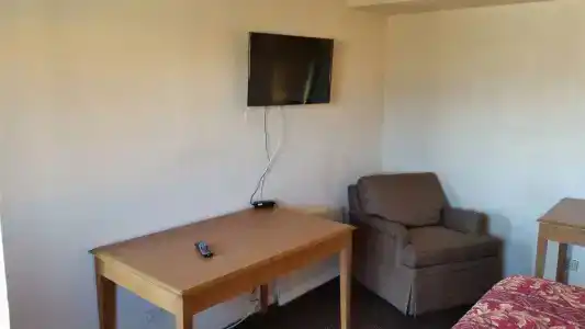 Skylark Motel - 1