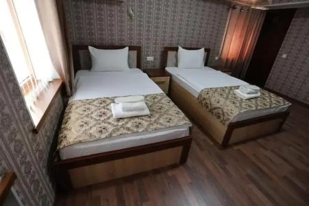 Hilton Plaza 777 - 68