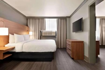Days Inn by Wyndham Downtown - 26