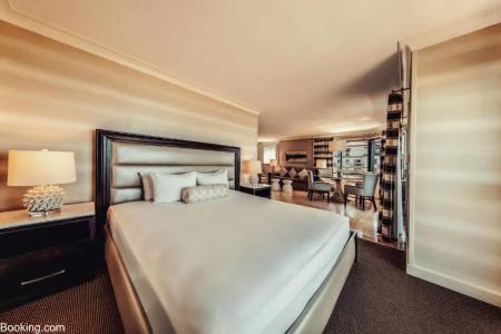 The Waterfront Beach Resort, A Hilton - 159