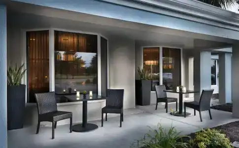 Courtyard by Marriott Broadway - 7