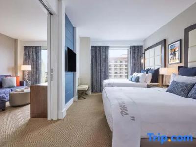 The Waterfront Beach Resort, A Hilton - 205