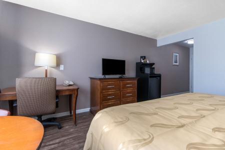 Stanford Motor Inn - 4
