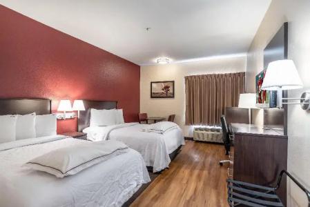 Red Roof Inn Plus + Phoenix West - 28
