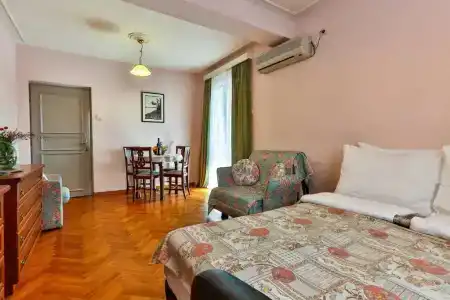 Villa Velzon Guesthouse - 71