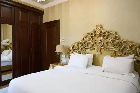 Royal Residence - 128