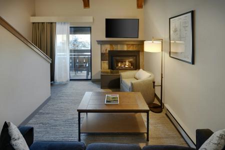 DoubleTree by Hilton - 43