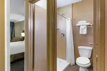Best Western Royal Sun Inn & Suites - 63