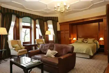 11 Cadogan Gardens & - 51