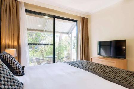 Rydges - 129