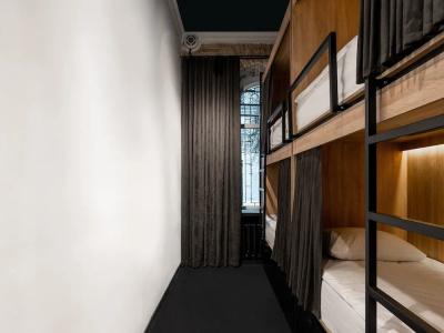 Globe Runner Hostel - 4