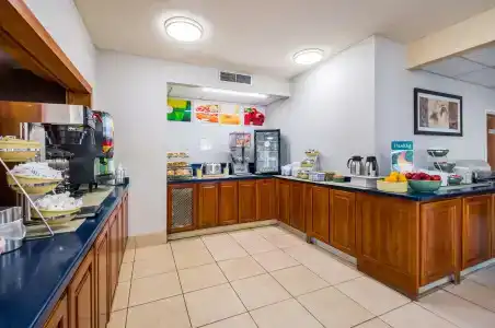 Quality Inn-Central Park Area - 13