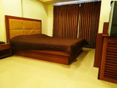 Lucky Goregaon - 4