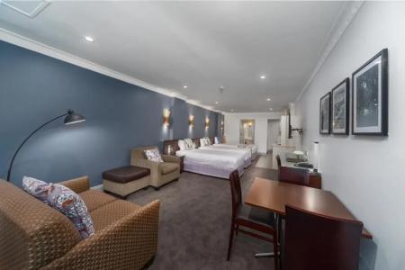 Hyde Park Inn - 67