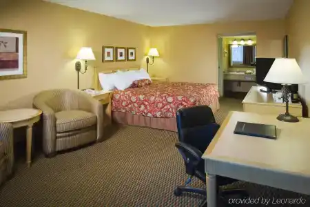 Accent Inns Vancouver Airport - 2