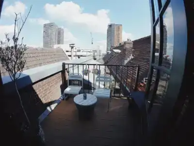 Hostel - 60