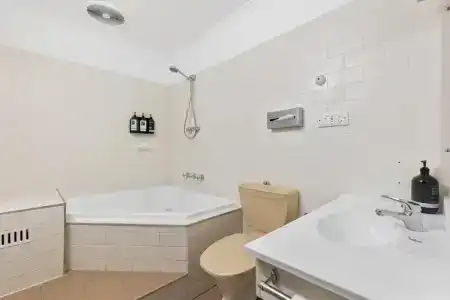 Adelaide Paringa - 26
