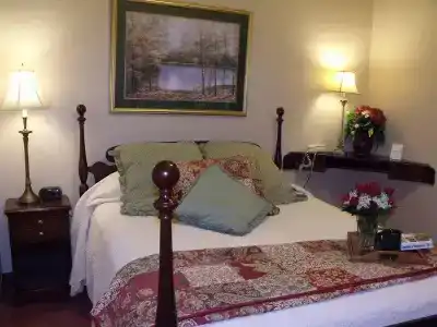 Hemlock Inn - 1