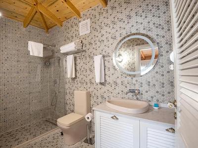 Les Ambassadeurs Ultra Luxury Beachfront Resort & Maldives Villas & Casino & Yacht Marina - 57