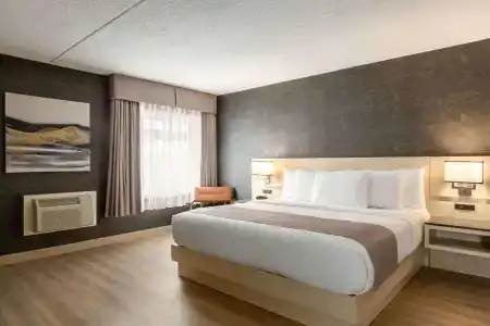 Days Inn by Wyndham Toronto West - 22
