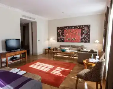 Tomtom Suites - 16