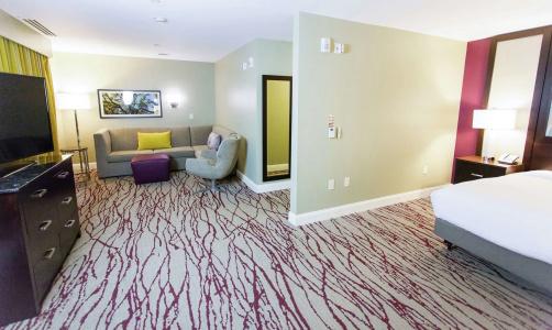 DoubleTree by Hilton Historic Savannah - 3