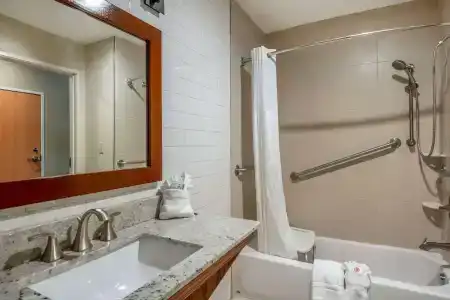Comfort Suites - University - 66