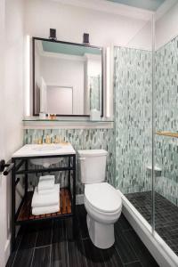Courtyard by Marriott San Francisco Downtown/Van Ness Ave - 10