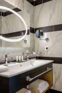 Niepce Paris, Curio Collection By Hilton - 22