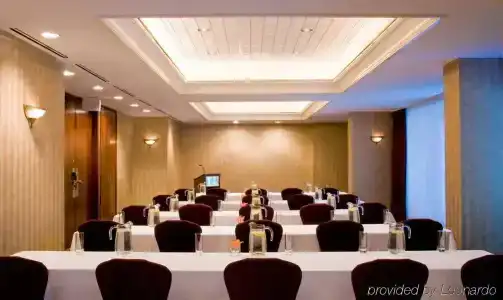 Cambridge Suites - 12