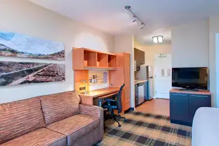 TownePlace Suites by Marriott - 24