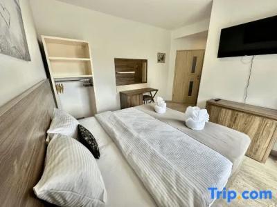 West Gate Guesthouse - 28