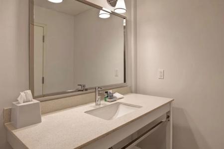 Four Points by Sheraton - 80