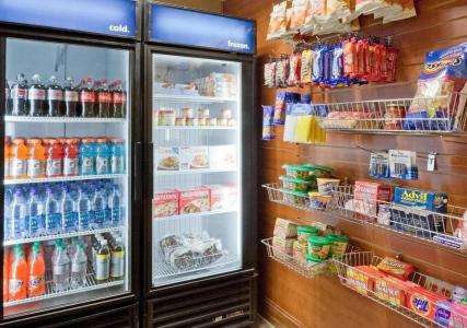 Hampton Inn Boston Logan Airport - 9