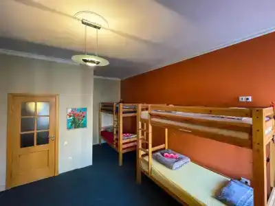 Cinnamon Sally Backpackers - 32