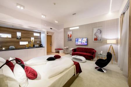 Karoly Corner Residences - 137