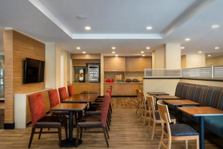 Fairfield Inn & Suites by Marriott - 10