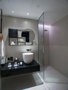 Canopy by Hilton Dubai Al Seef - 13