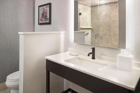 Courtyard by Marriott Washington, D.C./Foggy Bottom - 9
