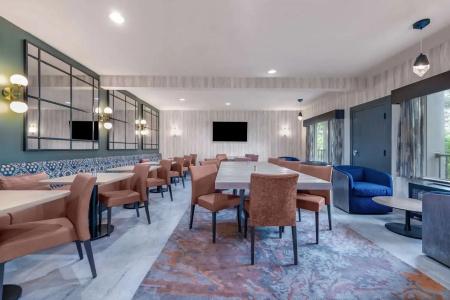 DoubleTree by Hilton - 29