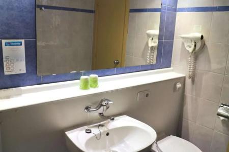 Travelodge Alicante Puerto - 10
